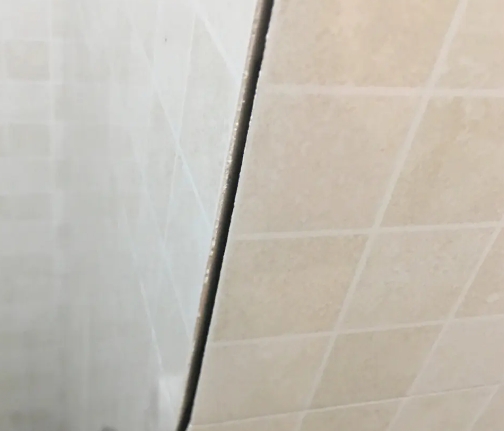 溆浦瓷砖空鼓维修公司分享阳台瓷砖脱落的修复过程可以分为以下几个步骤